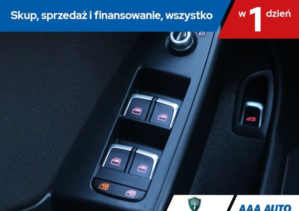 Audi A4 cena 58000 przebieg: 179395, rok produkcji 2015 z Skawina małe 326